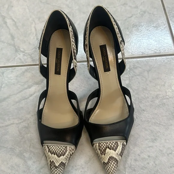 Louis Vuitton Heels - Picture 2 of 4